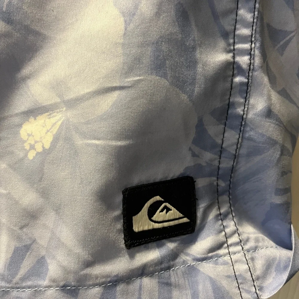 Men’s size medium blue striped floral Quiksilver swim trunks